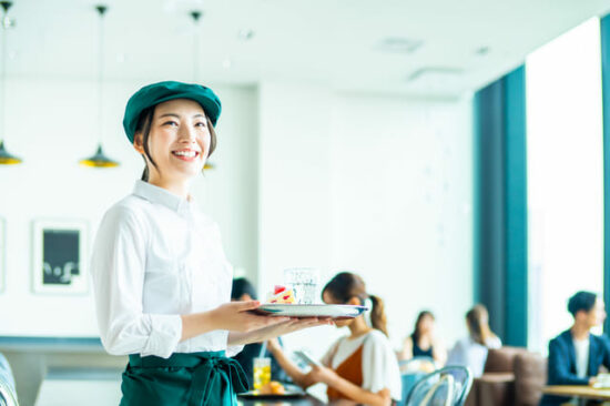 アルバイト店員の女性