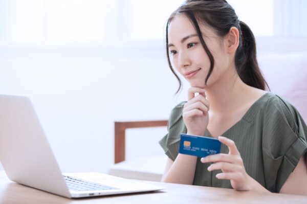 学生がお金を借りる